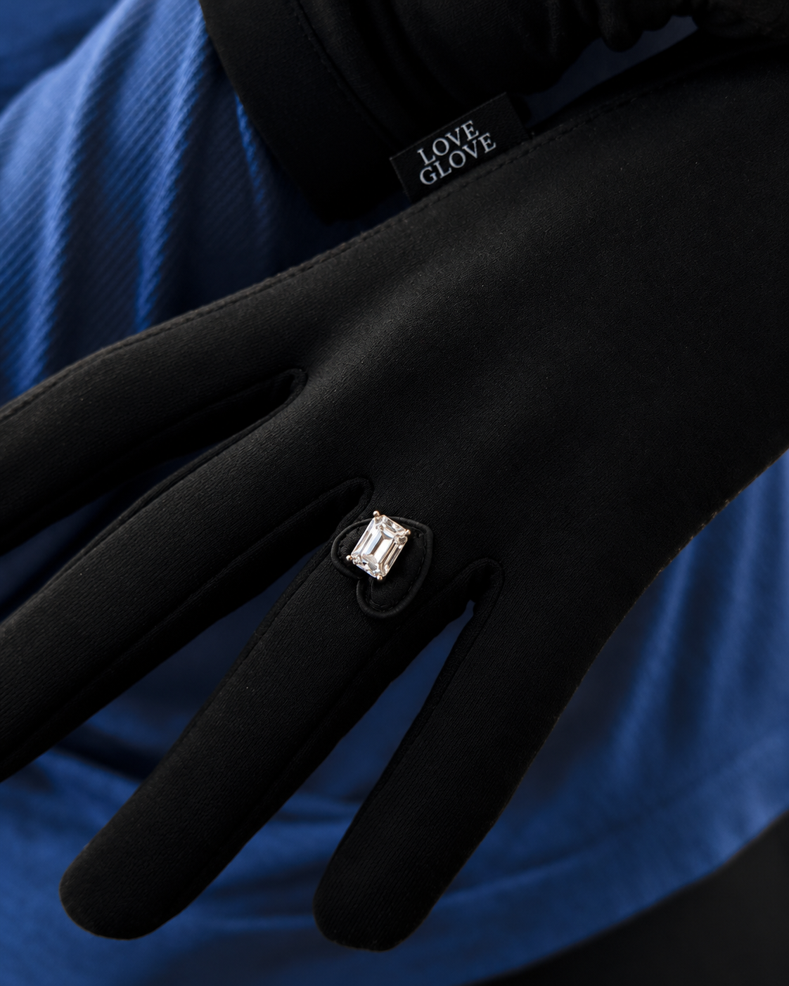 The Runaway Bride glove with the ring reveal